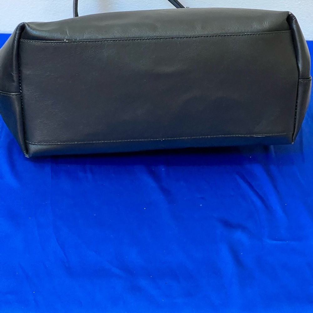 Authentic Innue Italian bag - Picture 7 of 11